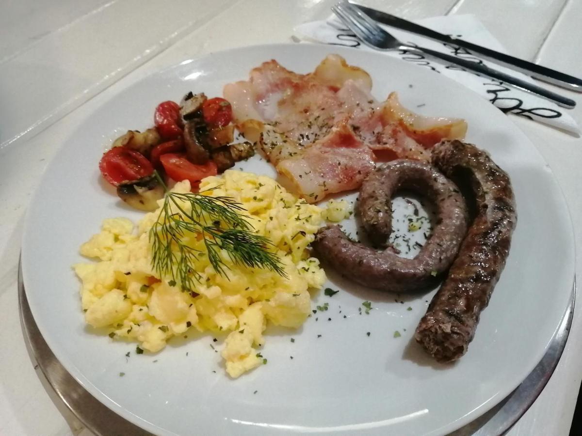 Villa Mariss Guesthouse Kraaifontein 외부 사진