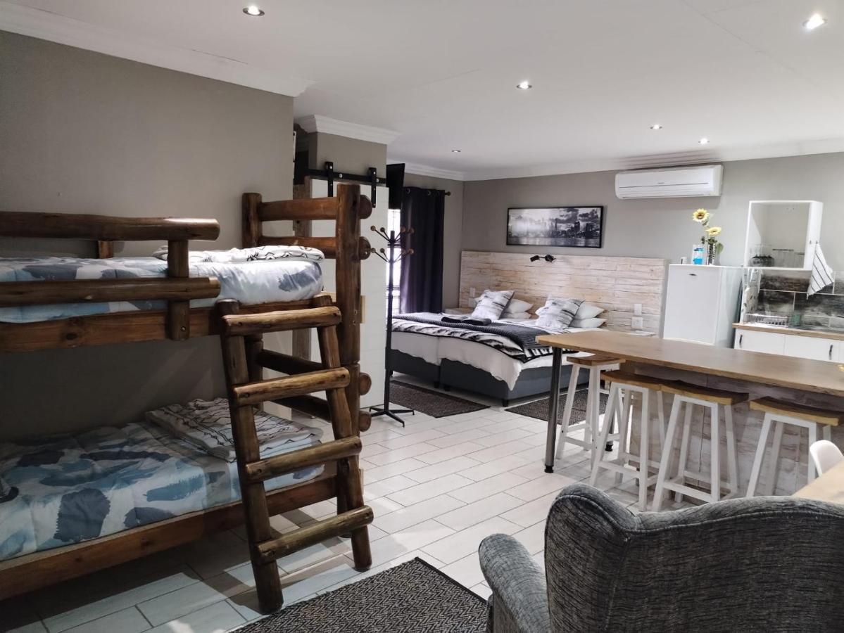 Villa Mariss Guesthouse Kraaifontein 외부 사진