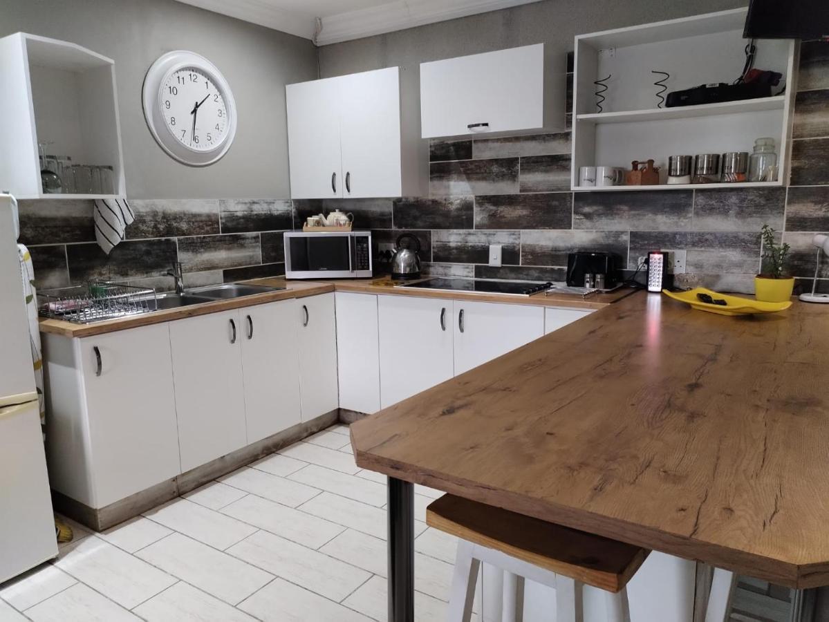 Villa Mariss Guesthouse Kraaifontein 외부 사진