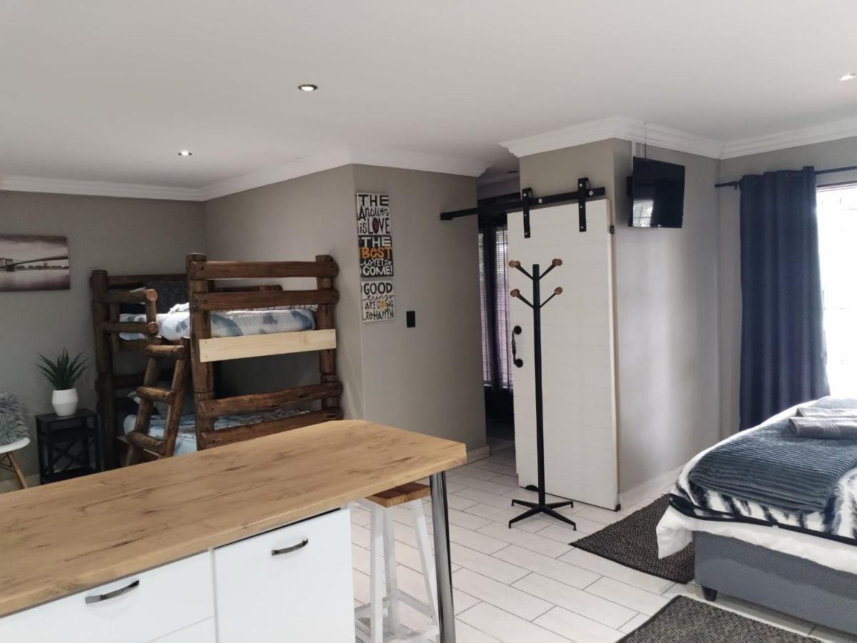 Villa Mariss Guesthouse Kraaifontein 외부 사진